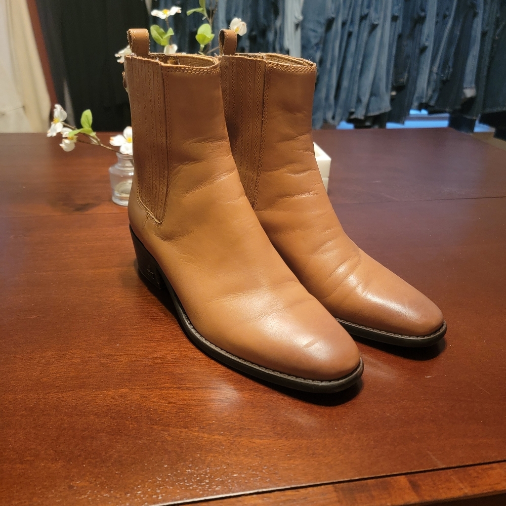 Sam Edelman Bronson Chelsea Boots Size 7.5